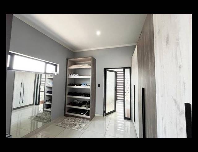 5 BEDROOM HOUSE FOR SALE IN SIX FOUNTAINS RESIDENTIAL ESTATE